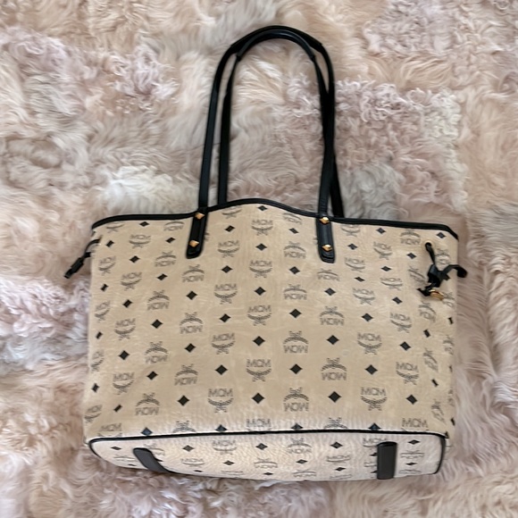 MCM Medium Tote Bag - Picture 4 of 7